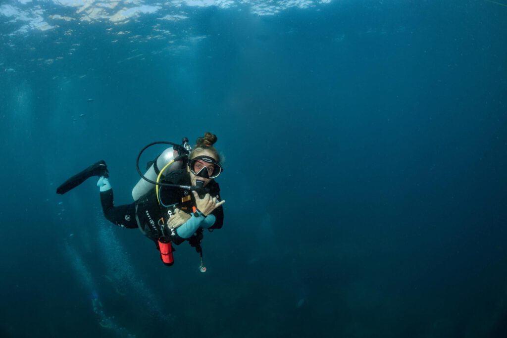 Janine_Morales_diving